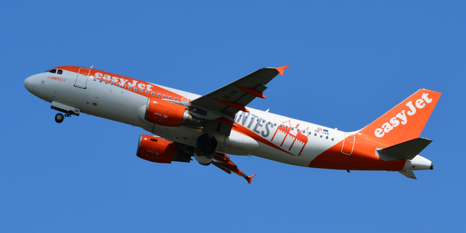 easyjet.jpg