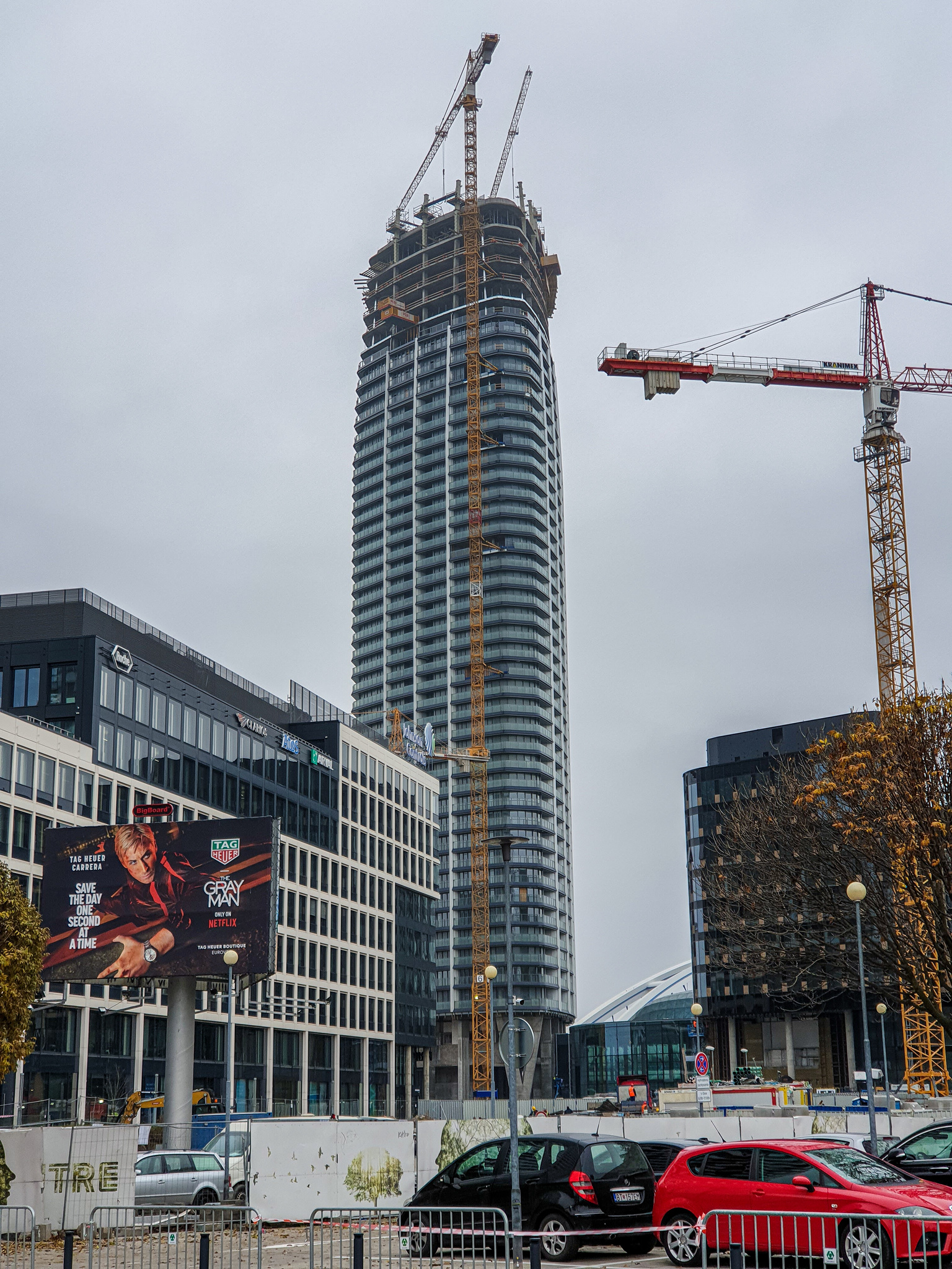 Eurovea_Tower_in_Bratislava.jpg