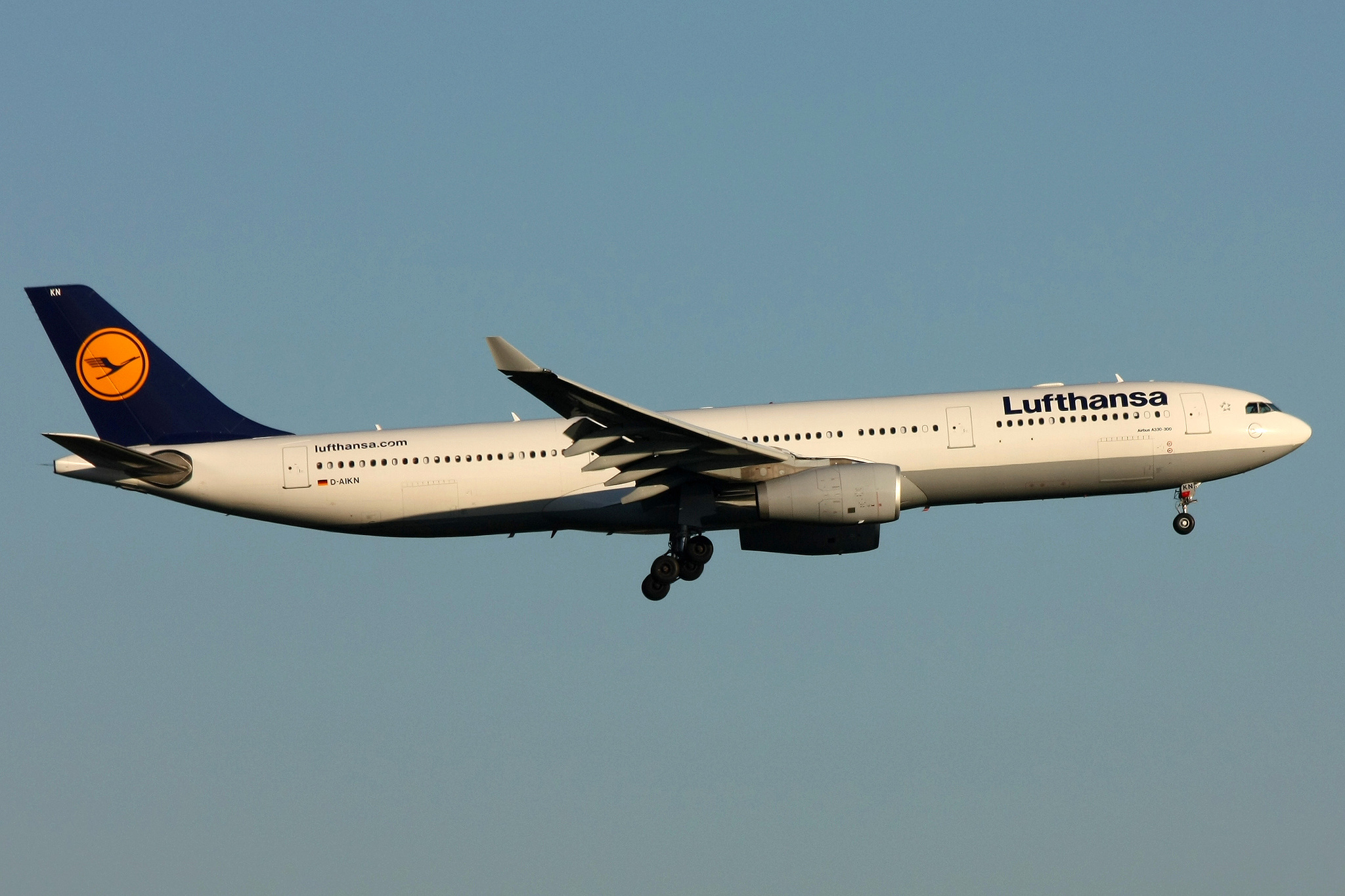 Lufthansa_A333_D-AIKN-1.jpg