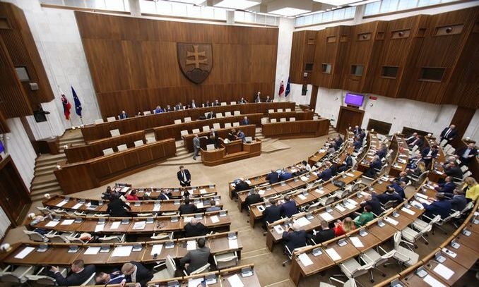 Parlamento-sk-2-2.jpg