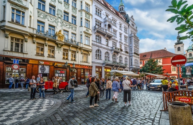praga tourist.jpg