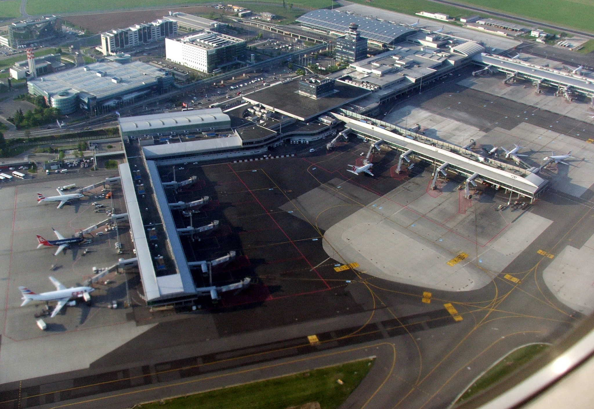 PRG_Ruzyne_airport_view_8971b.jpg