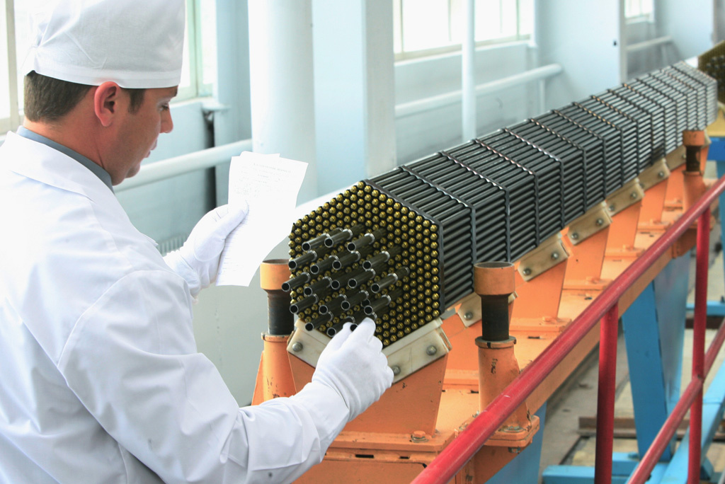 RIAN_archive_132603_Nuclear_power_reactor_fuel_assembly.jpg