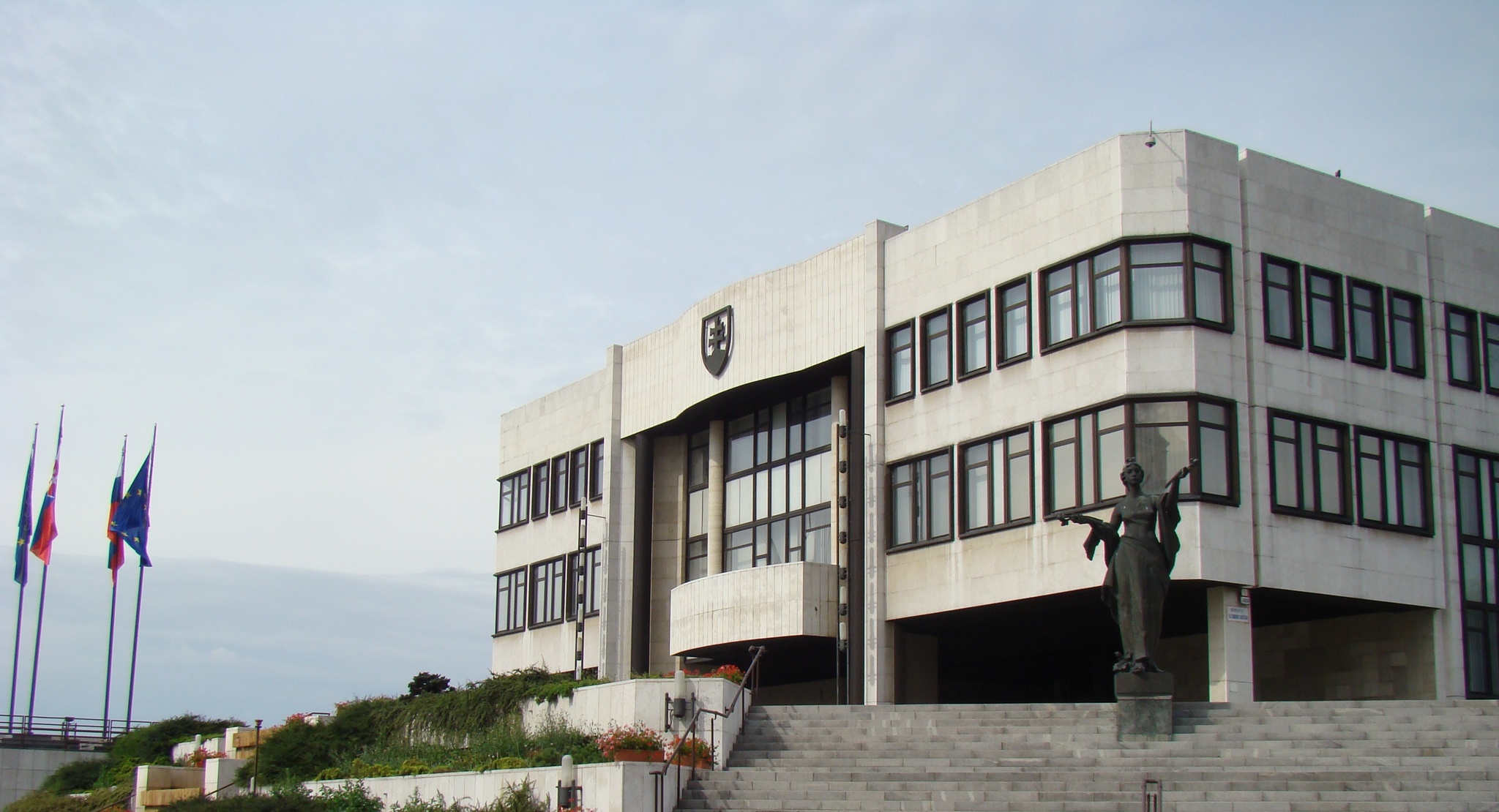 The_slovakian_parliament.jpg