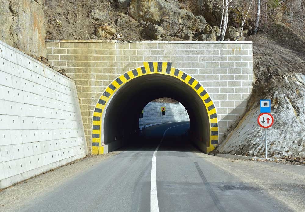 tunnel_383548942_1000.jpg