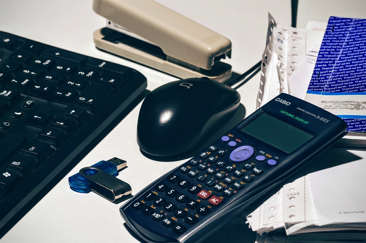 accounting-1112920_1280.jpg