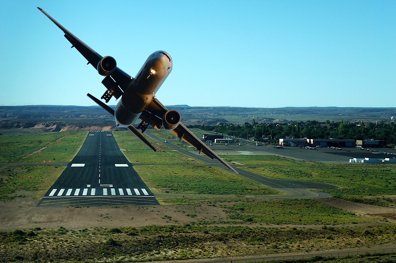 aircraft-3963142_1280.jpg