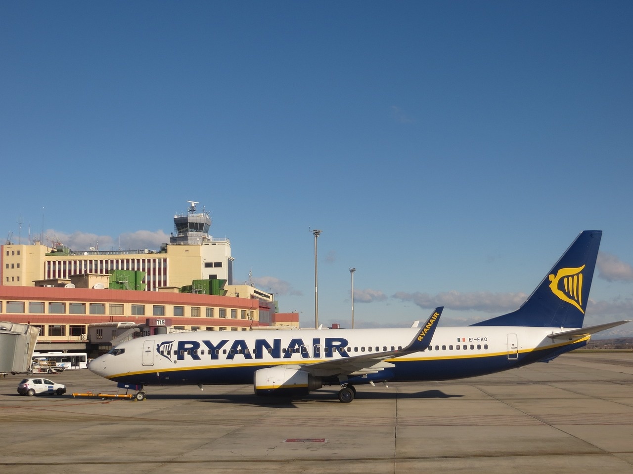 airport-746174_1280.jpg