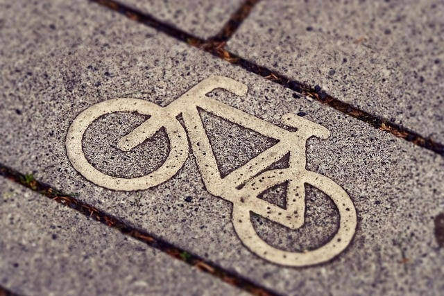 bicycle-path-gd0d61f1e3_640.jpg