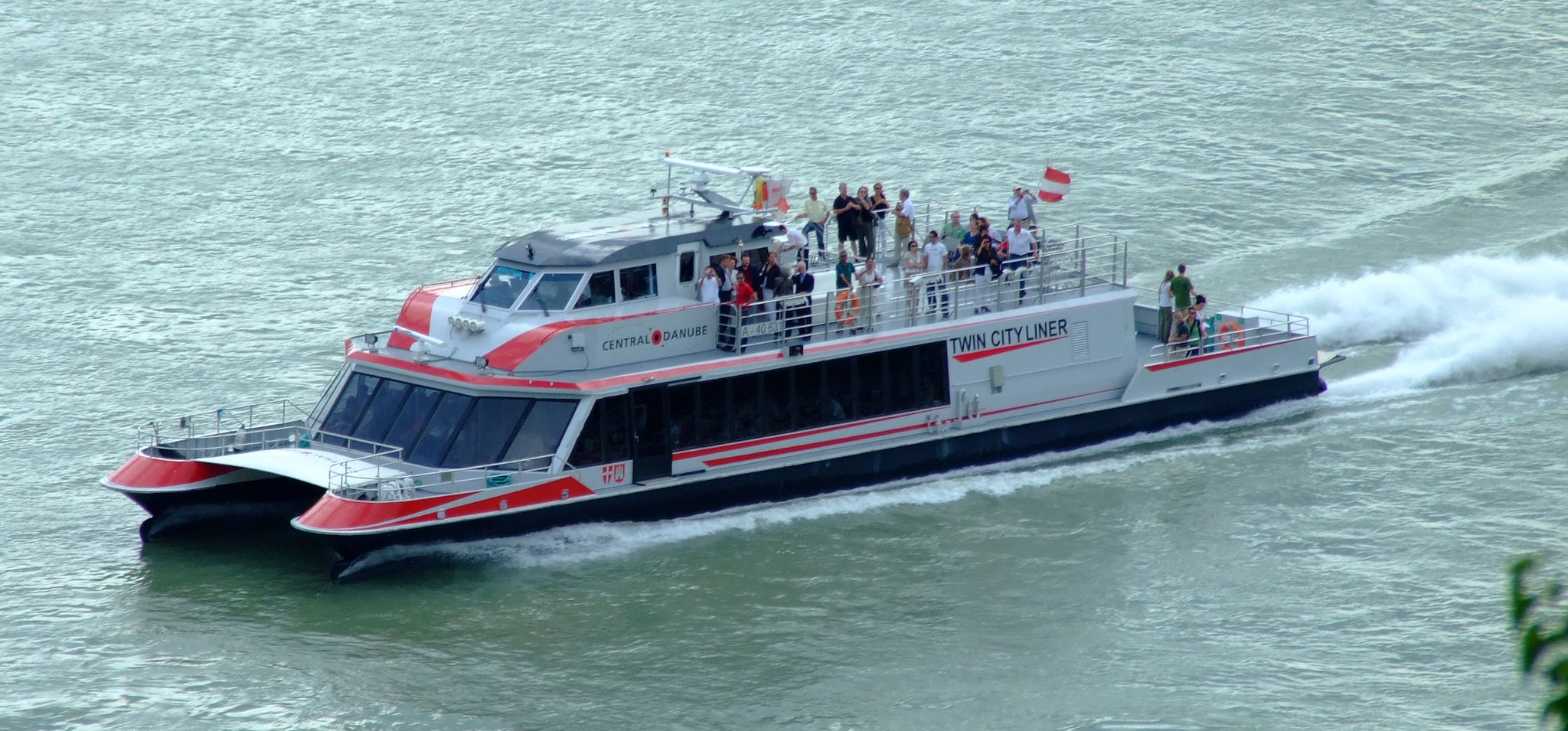 Bratislava,_Devín,_Twin_City_liner.jpg