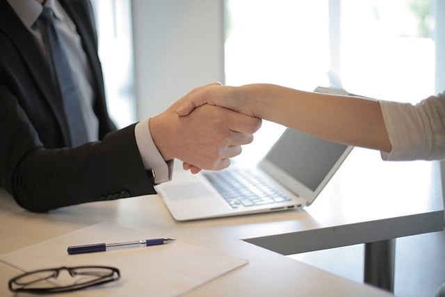 business-deal-g69e045227_640.jpg
