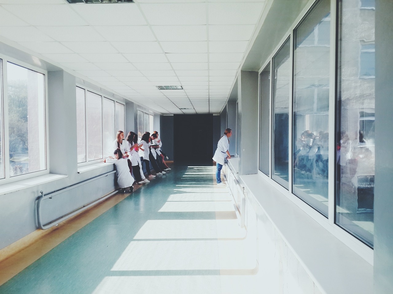 doctors-2607295_1280.jpg