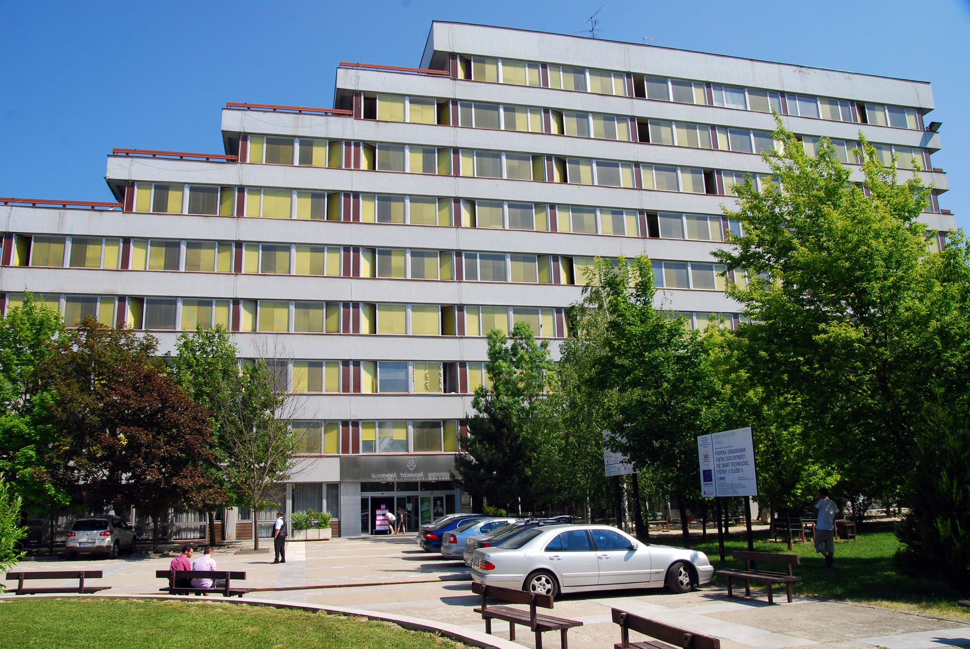 Fakulta_elektrotechniky_a_informatiky_STU.jpg