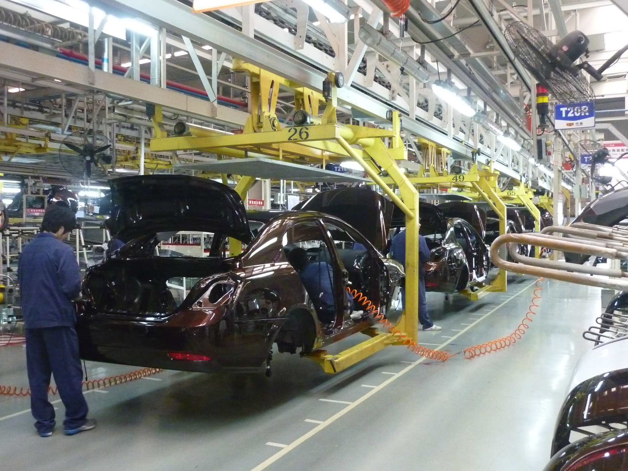 Geely_assembly_line_in_Beilun,_Ningbo.jpg