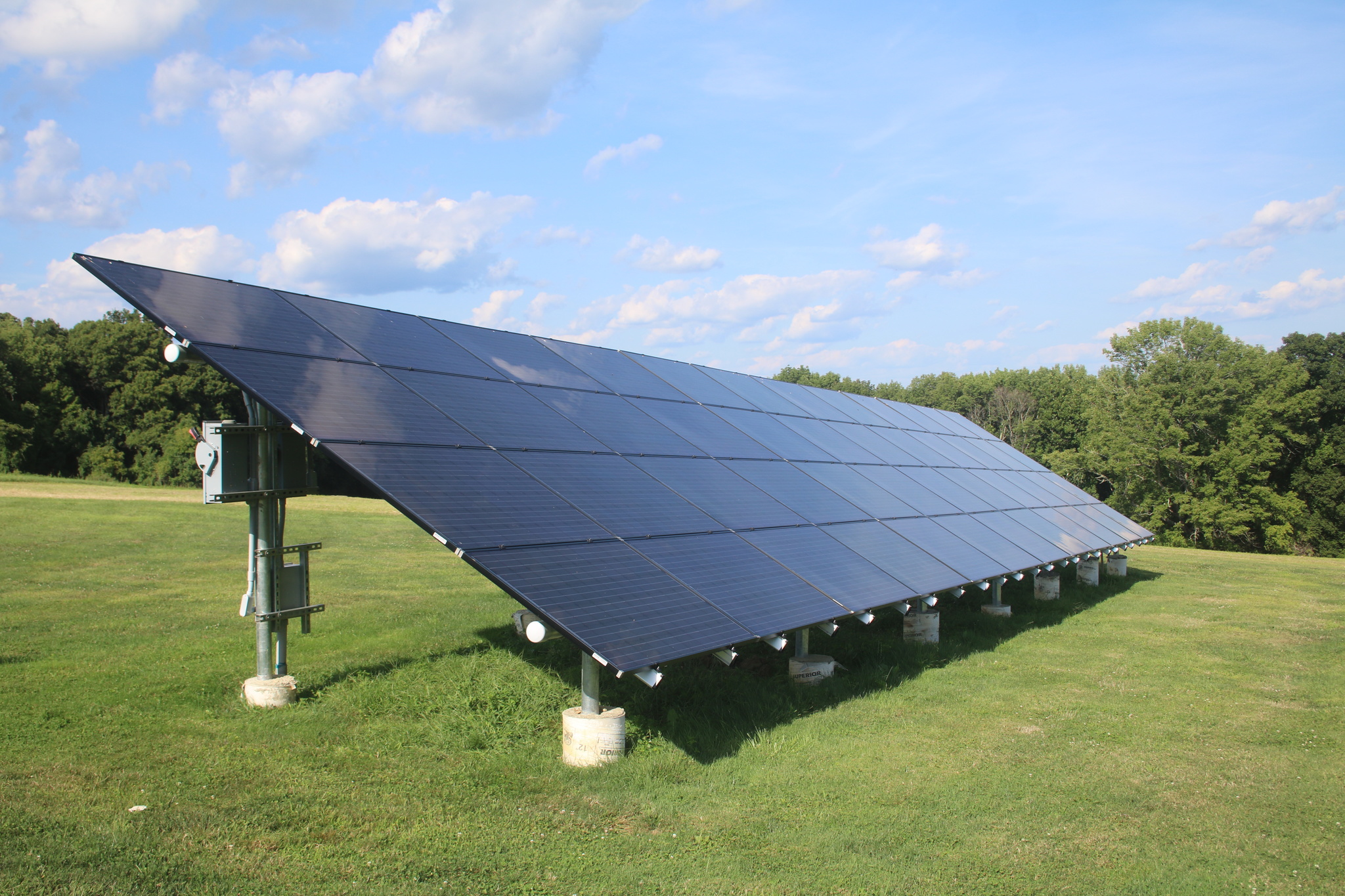 Ground_mounted_solar_panels.gk.jpg