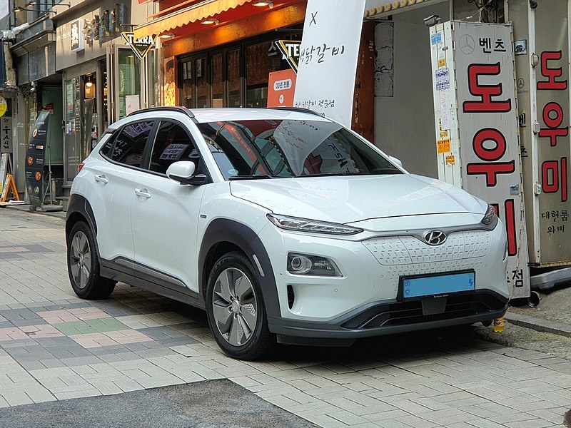 Hyundai_Kona_Electric_OS_EV_white_(1).jpg