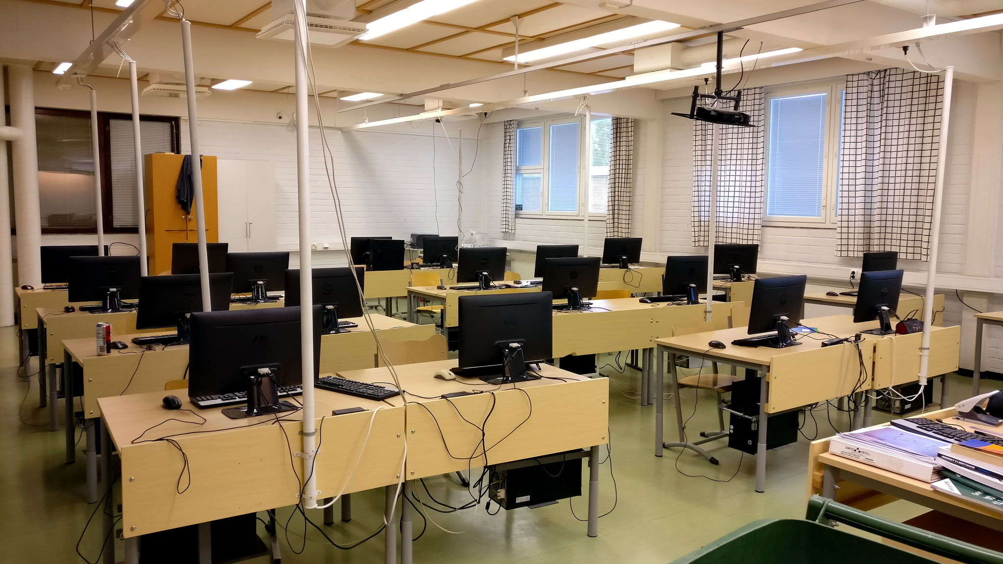 IT_class_in_school.jpg