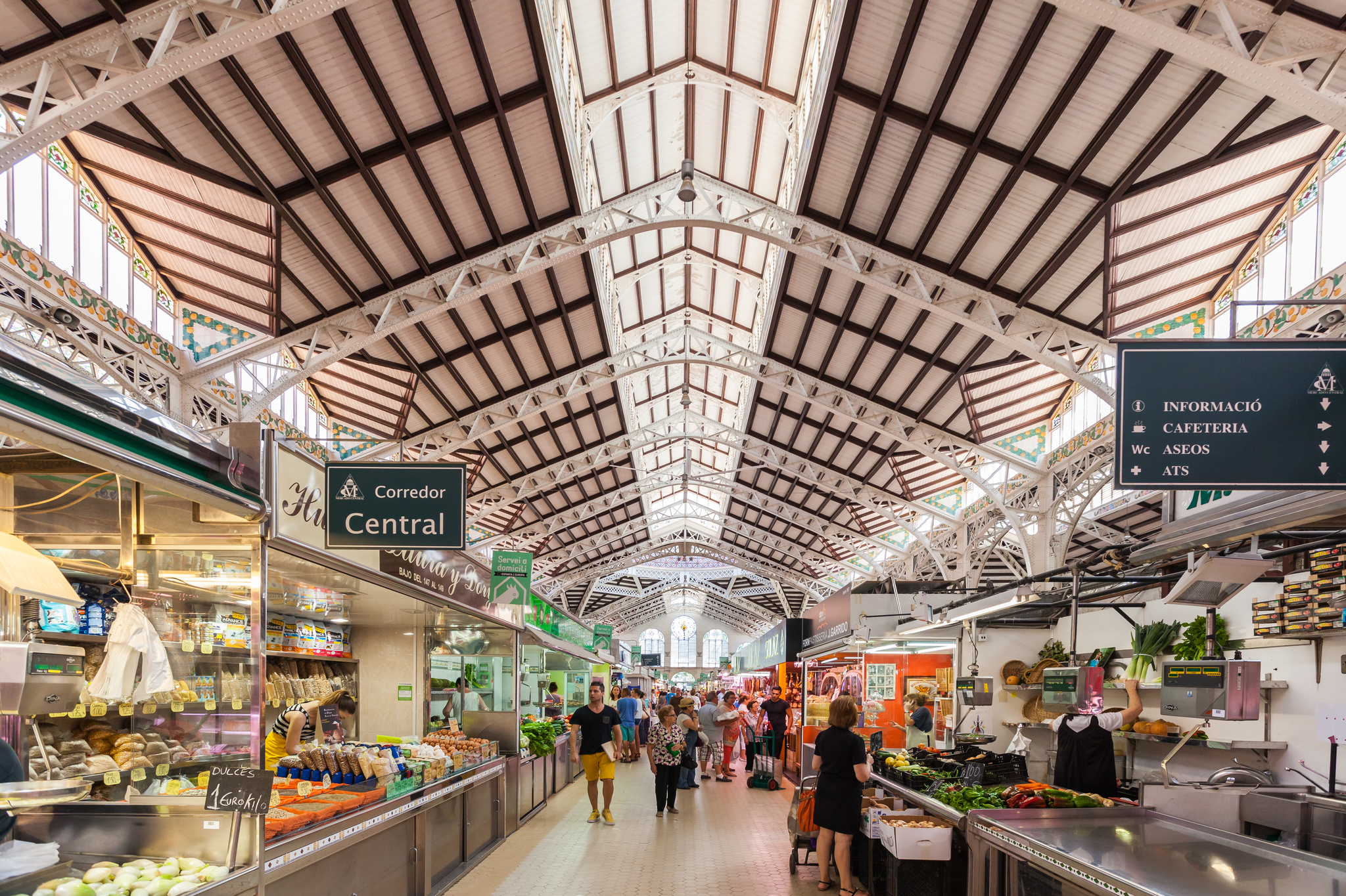 Mercado_Central,_Valencia,_España,_2014-06-30,_DD_117.jpg