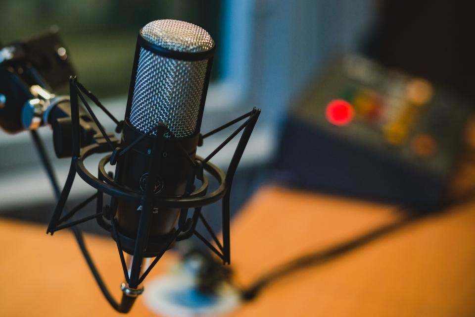 microphone-audio_IQVHQYS3GL.jpg