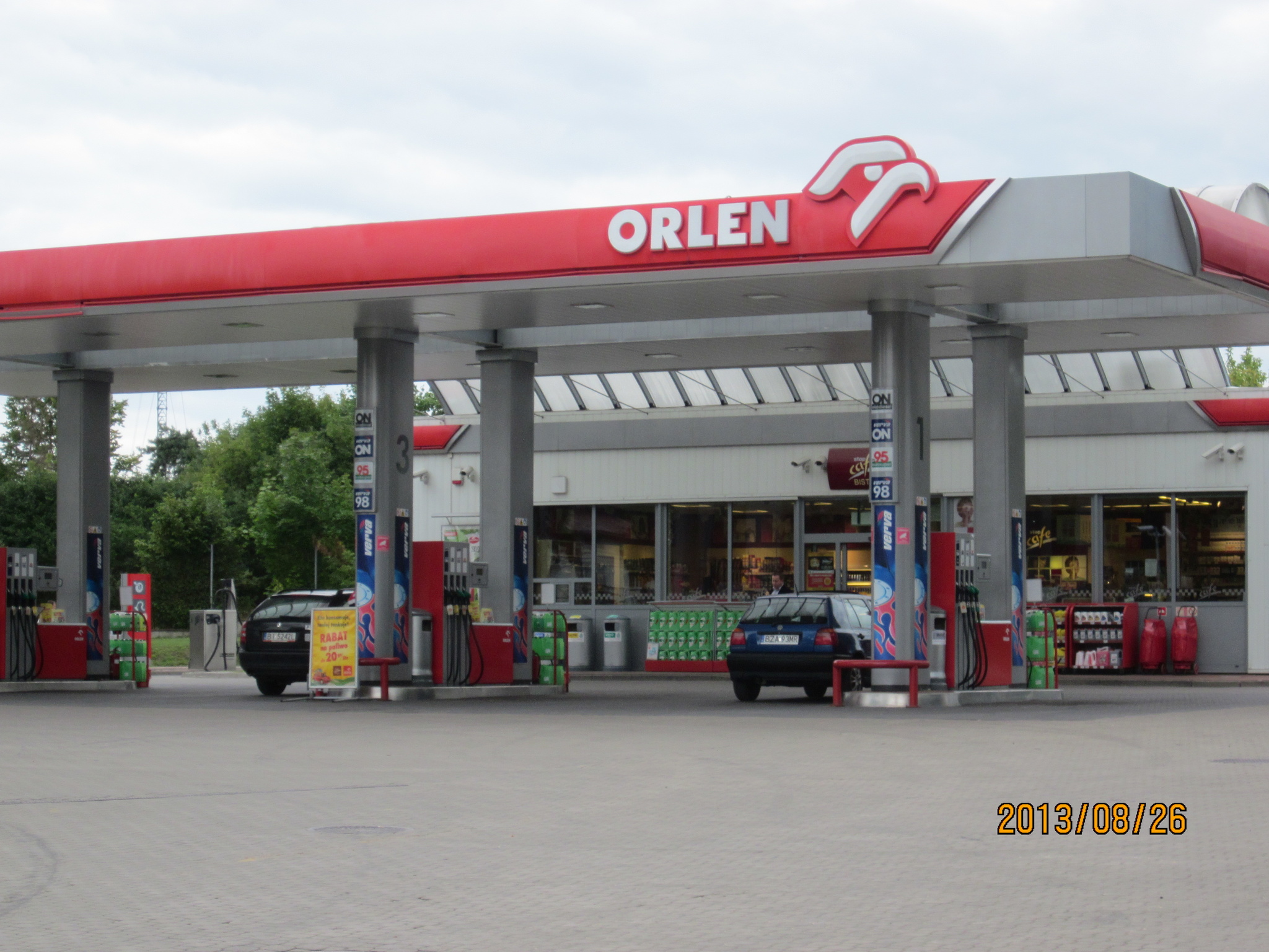 Orlen_W_Białymstoku_(Kawaleryjska)_2.jpg