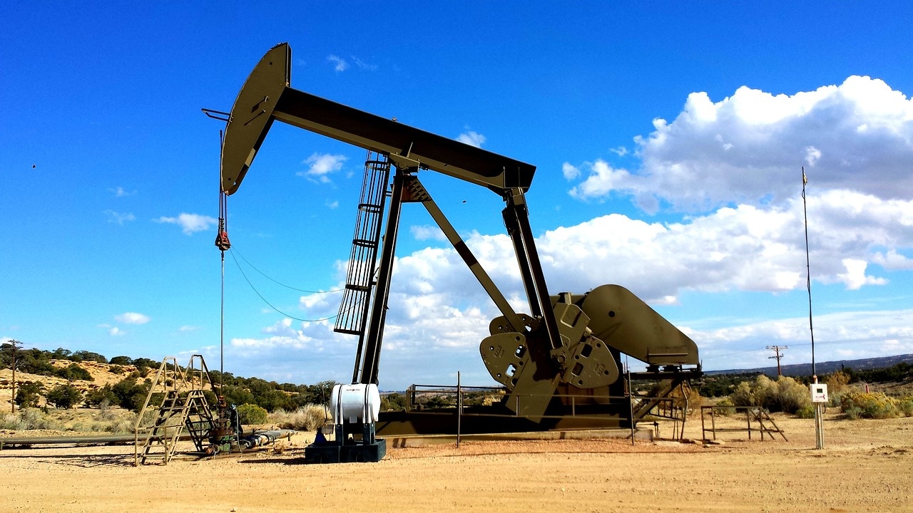 refinery-gaf3ef0791_1280.jpg