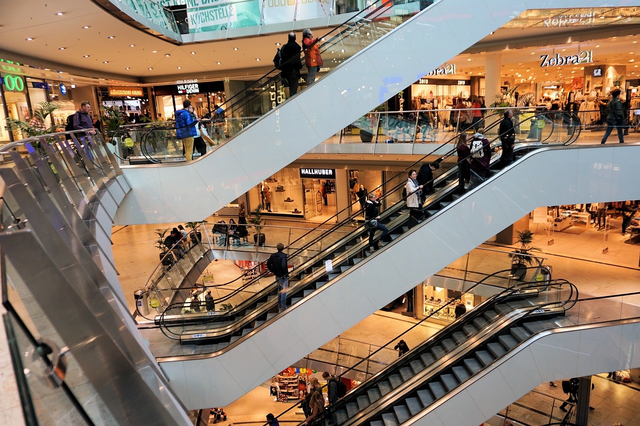 shopping-centre-1003650_1280.jpg