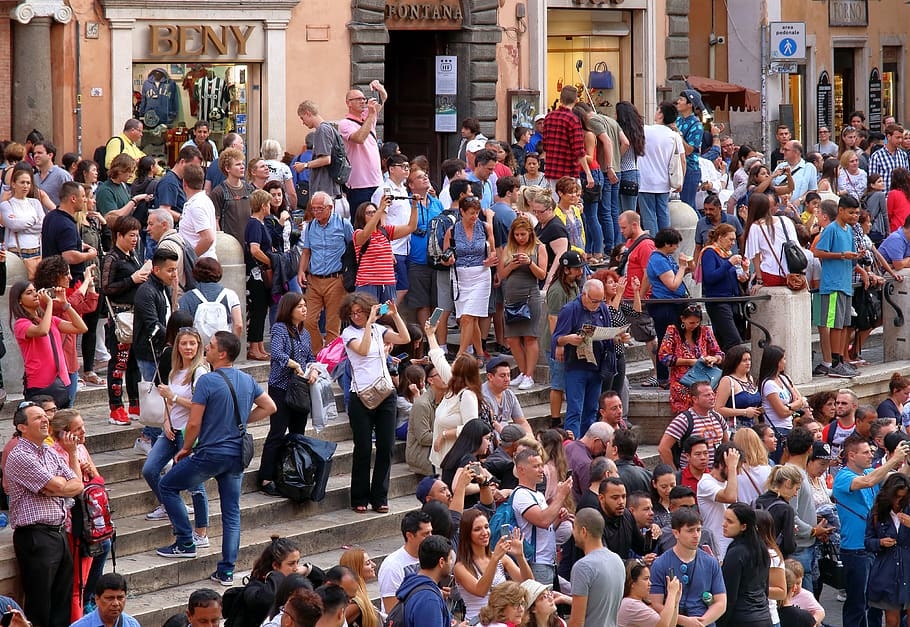 tourists-graphy-honeypot-busy-rome-trevi.jpg