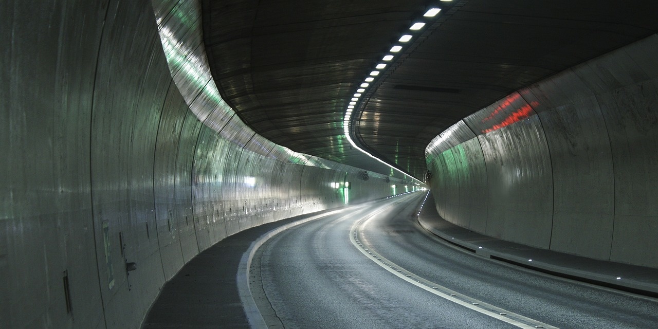 tunnel-2930773_1280.jpg