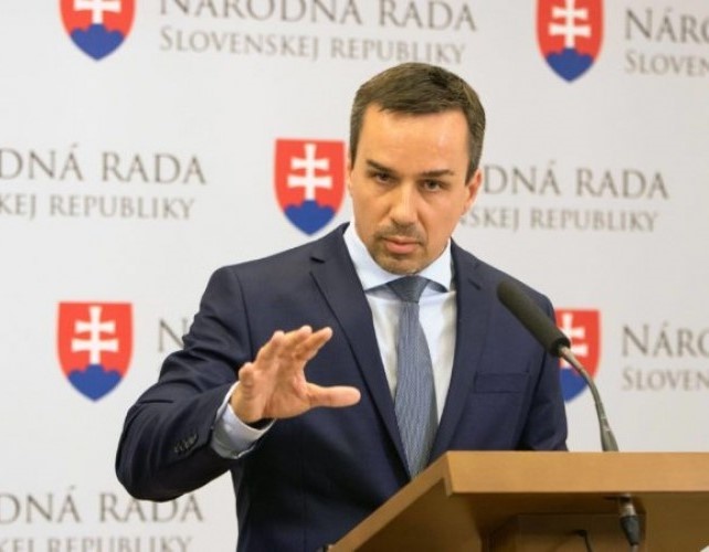 Erik Tomas 2.jpg