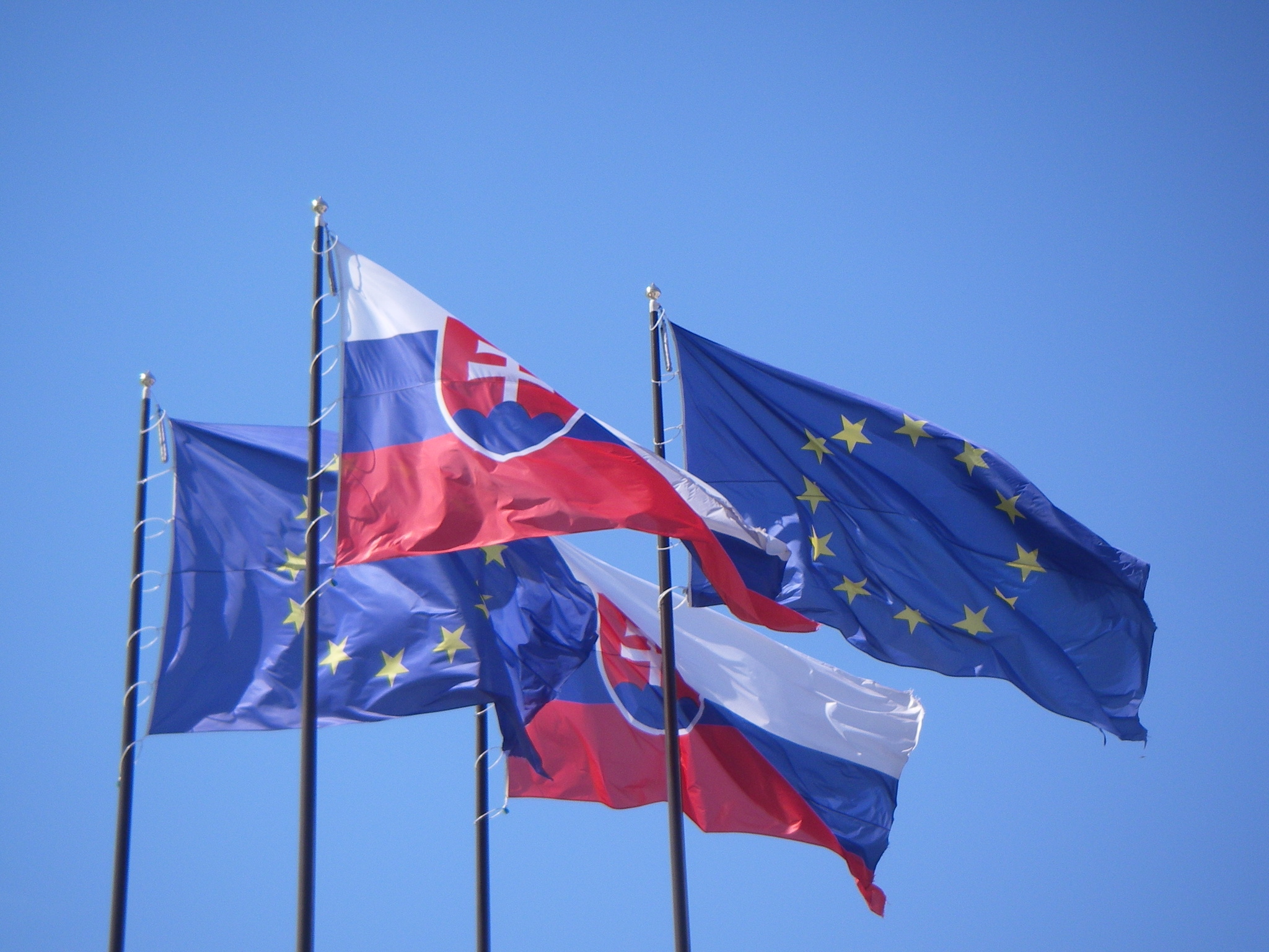 EU_and_Slovakia_flags (2).jpg
