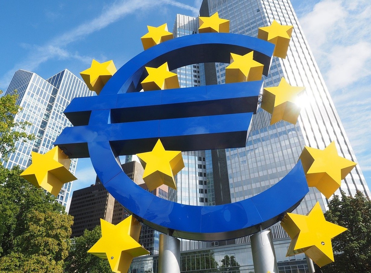 euro-sculpture-2867925_1280.jpg