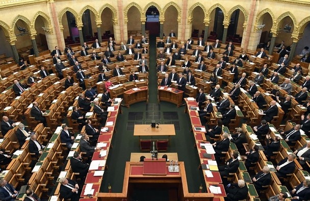 parlamenento ungherese.jpg