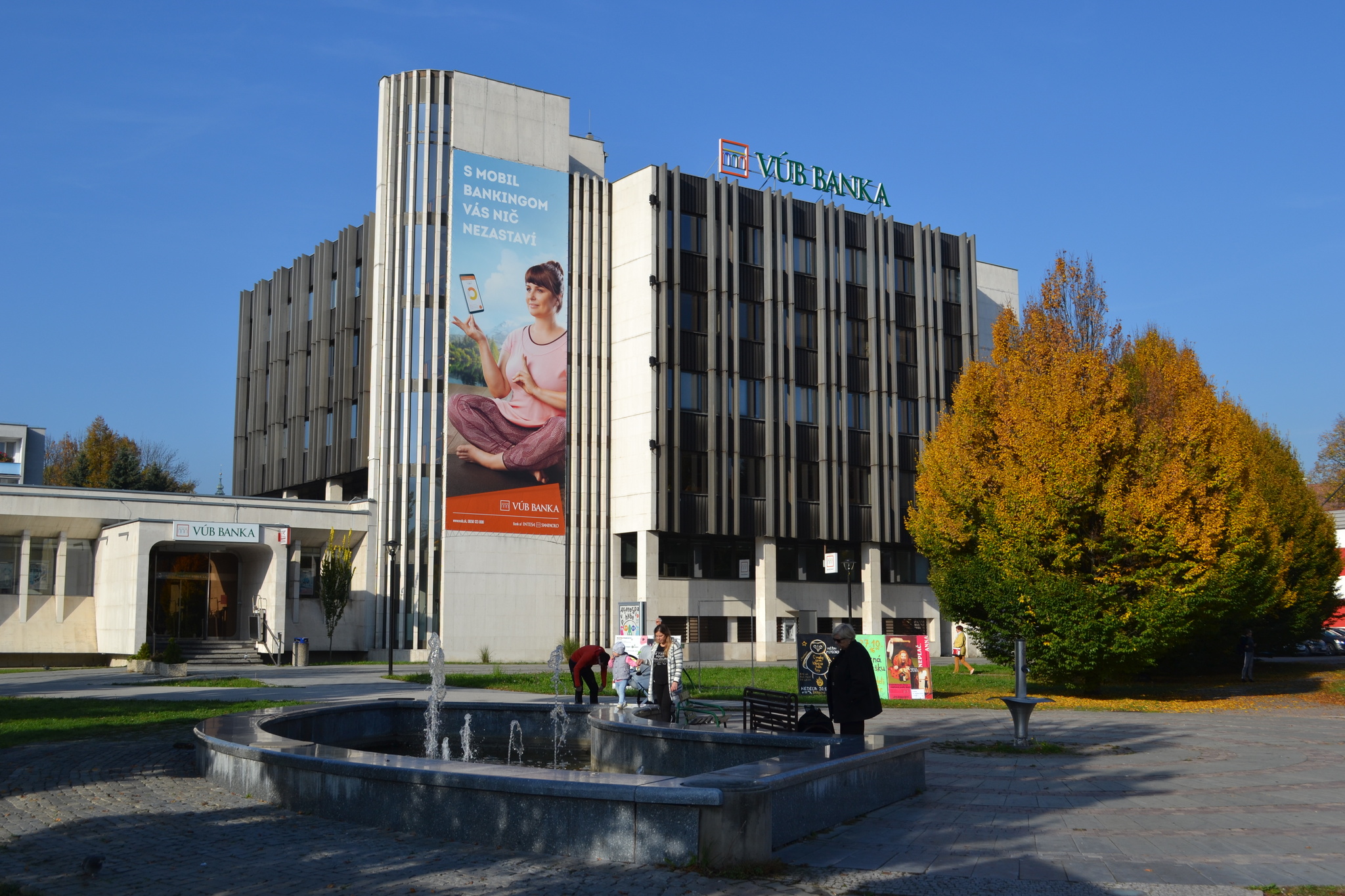 Banská_Bystrica_-_VÚB_banka_-a.jpg