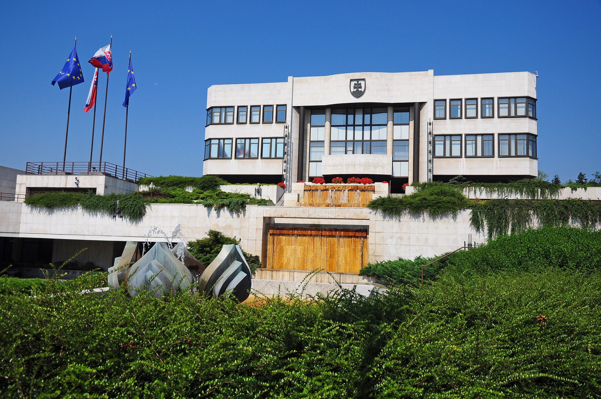 Bratislava,_Parlament,_Slovensko.jpg
