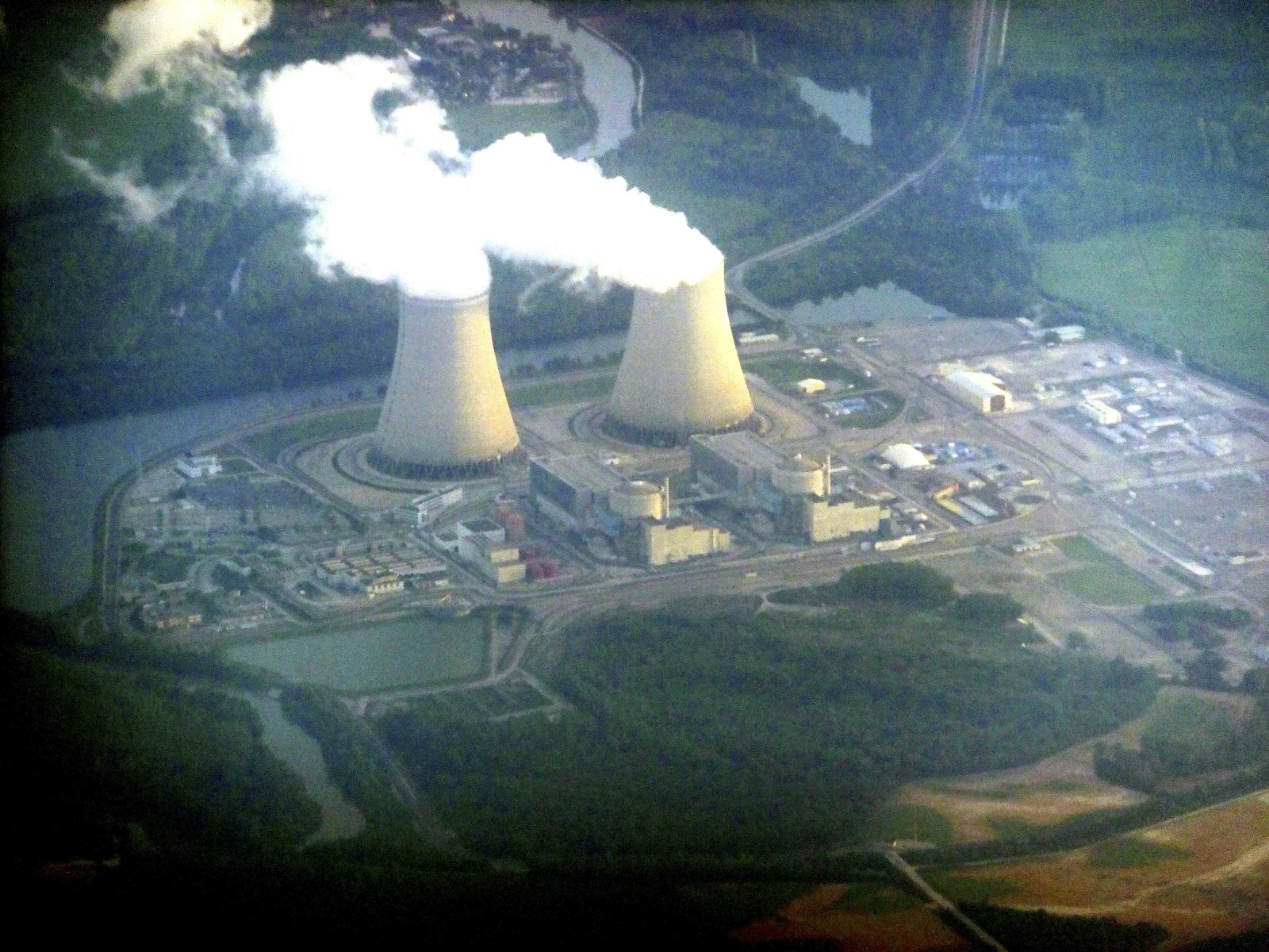 Centrale-nucleaire-nogentsurseine_2_corr3_2012-05-31.jpg