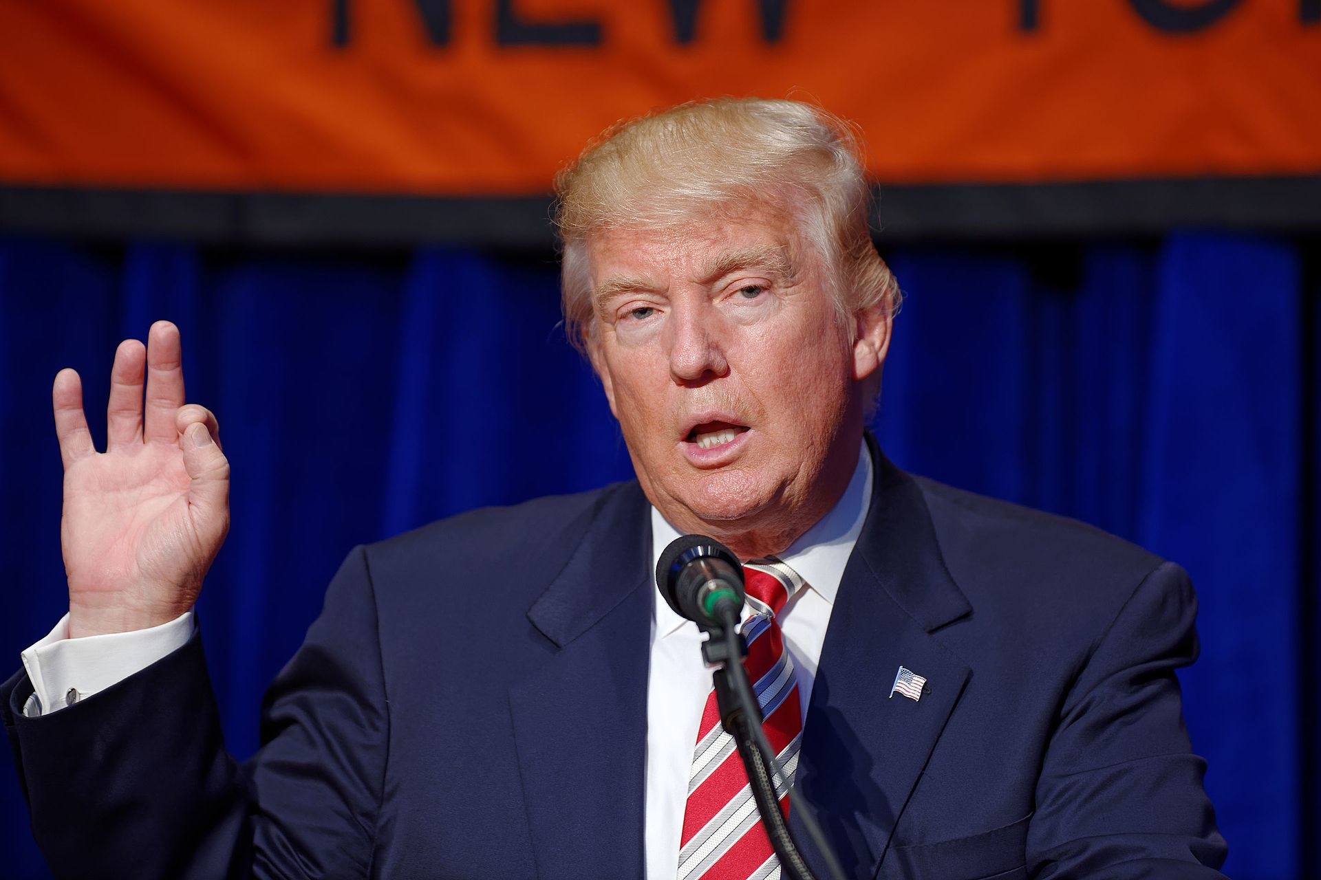 Donald_J._Trump_at_Marriott_Marquis_NYC_September_7th_2016_04.jpg