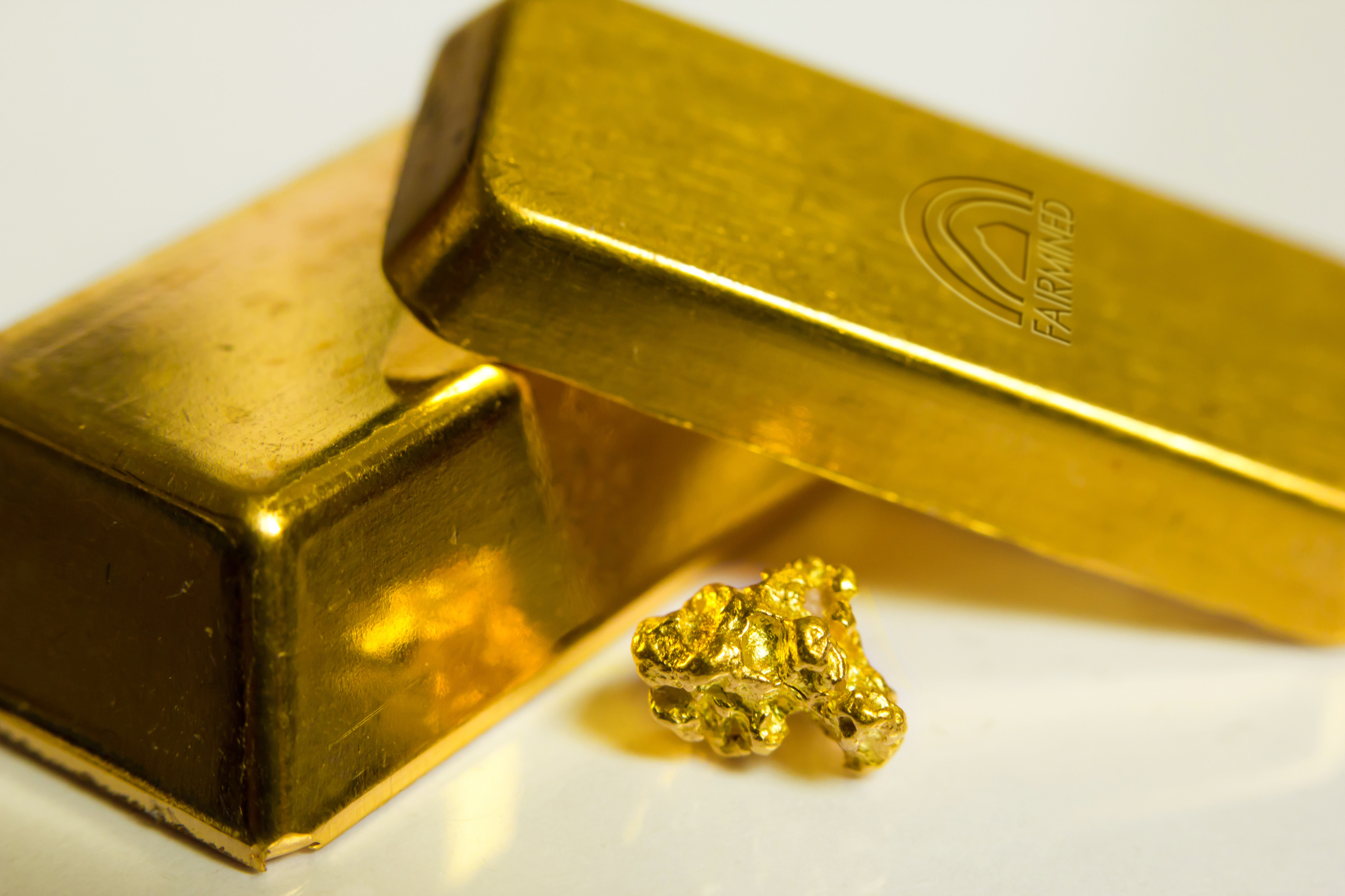 Fairmined_ingot_and_nugget.jpg