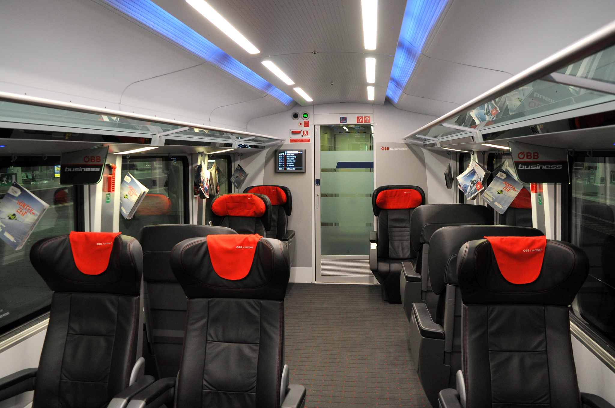 First_Business_Class_ÖBB_Railjet_52-60.jpg