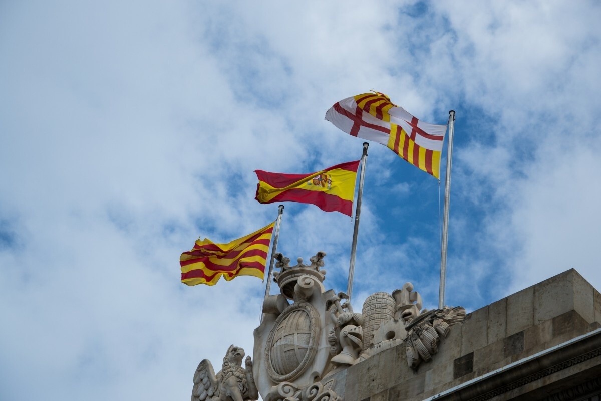 flags_spain_flag_wind_historically_flutter_barcelona_catalonia-1226093.jpeg