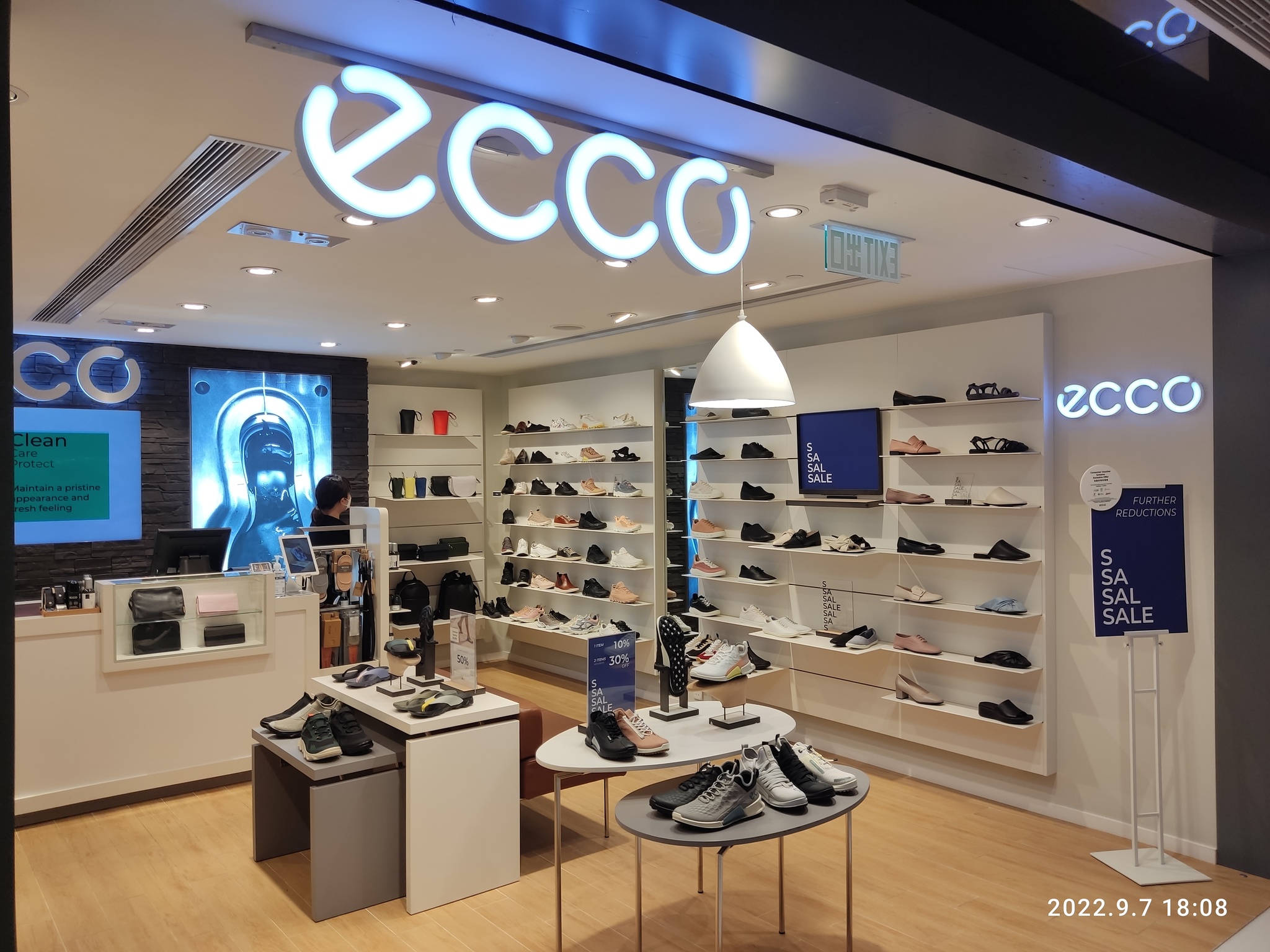 HK_STD_沙田_Sha_Tin_新城市廣場_New_Town_Plaza_mall_shop_ECCO_Shoes_September_2022_Px3.jpg