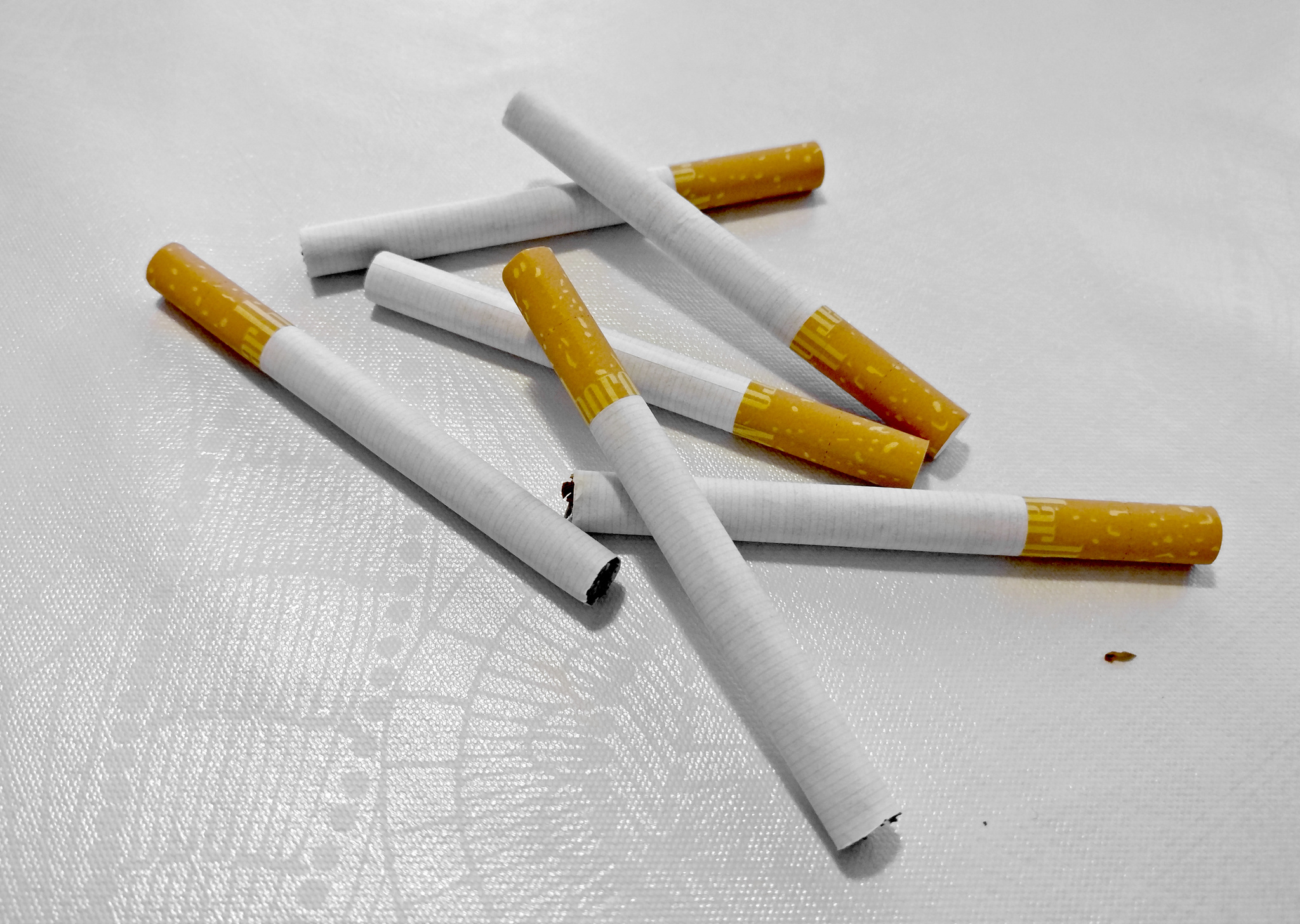 Marlboro_cigarettes.jpg