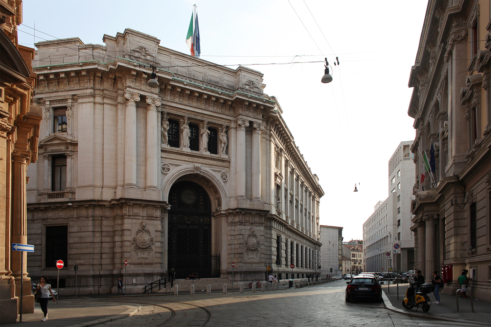 Palazzo_della_Banca_d'Italia,_Milano_(Broggi,_Nava_1907-1912).jpg