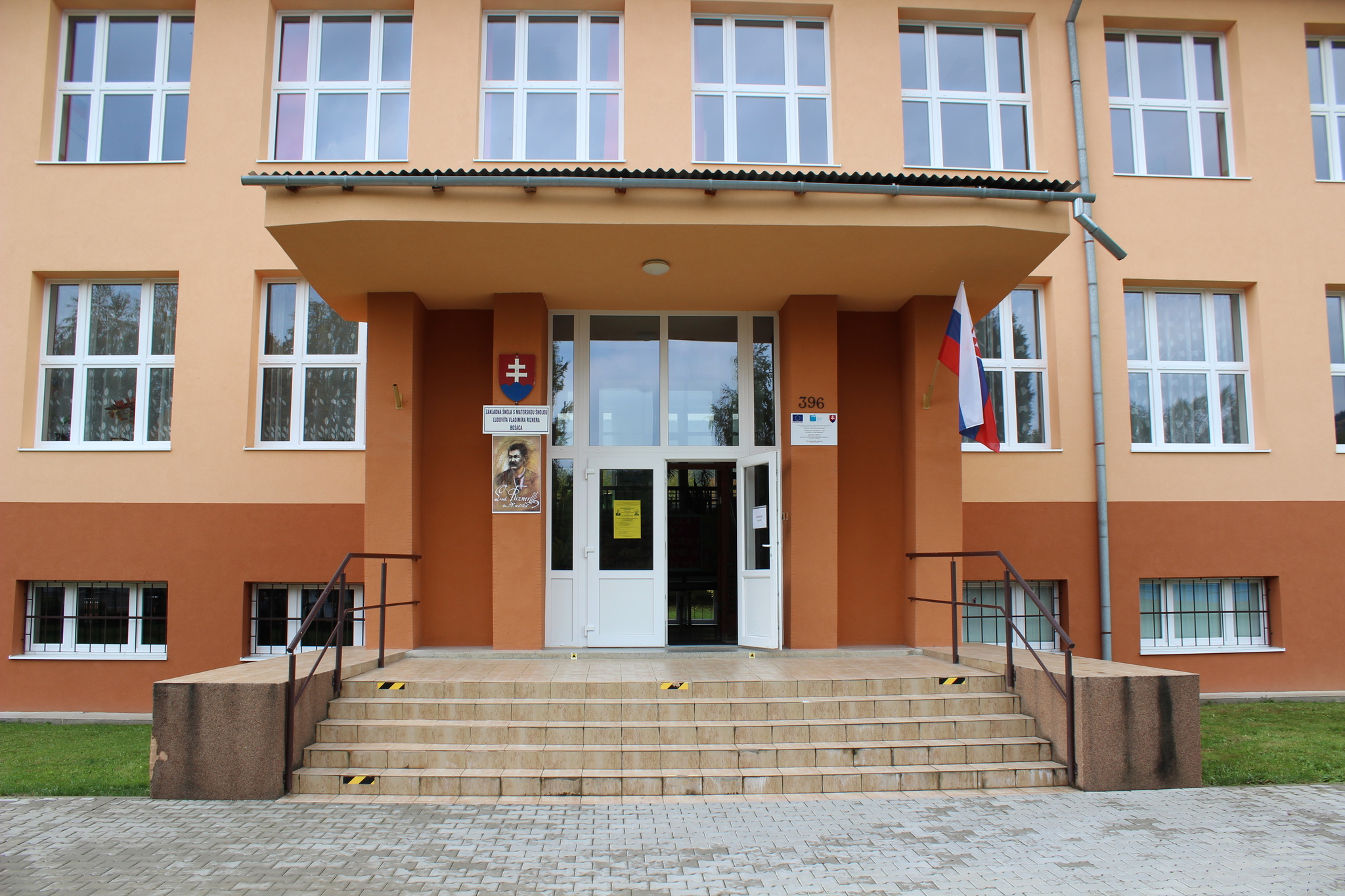 škola1.jpg