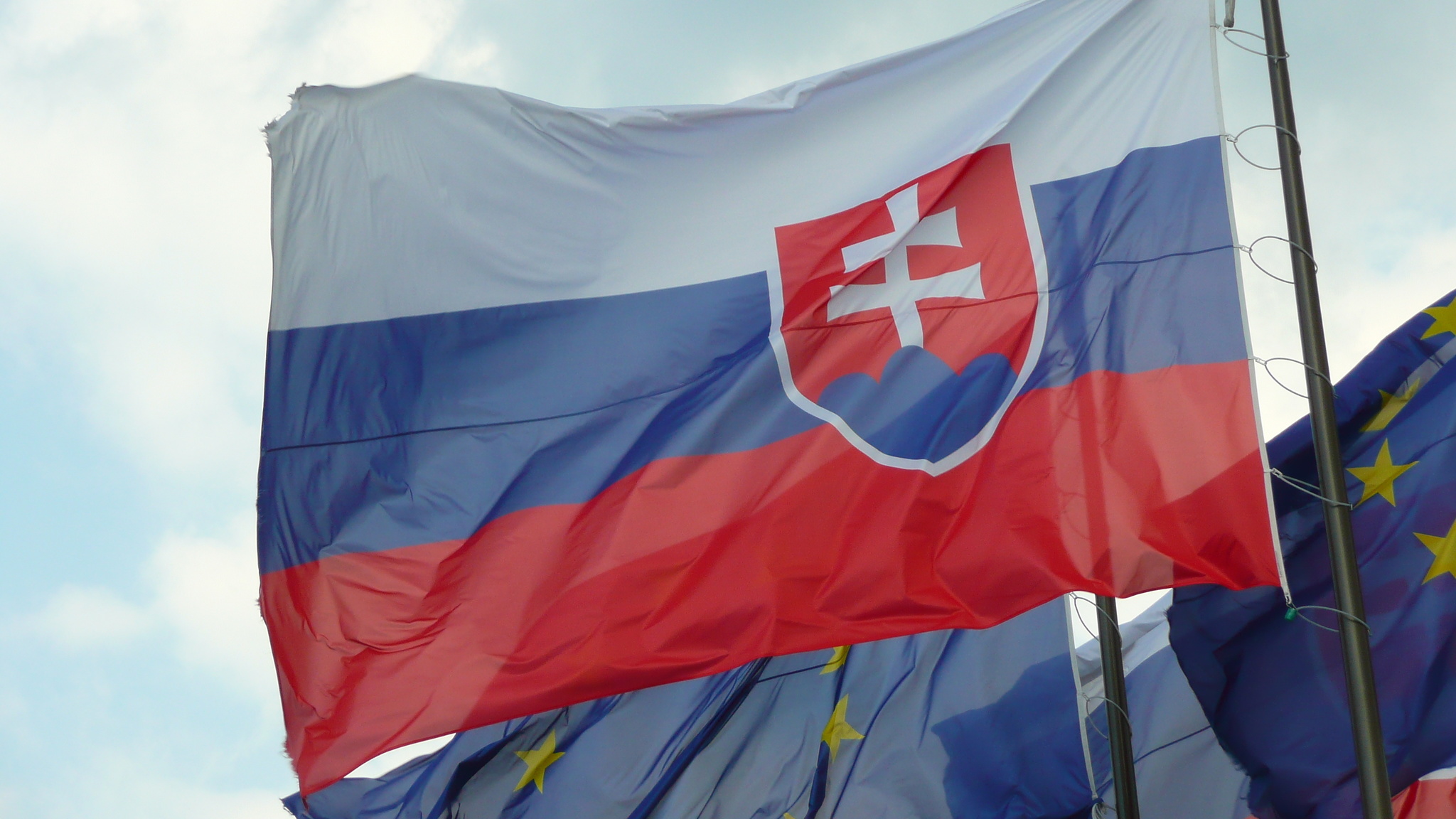 Slovenská_vlajka_u_NR-_1_ (1).jpg