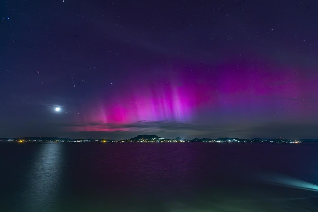 Aurora-Borealis-over-Lake-Balaton.jpg