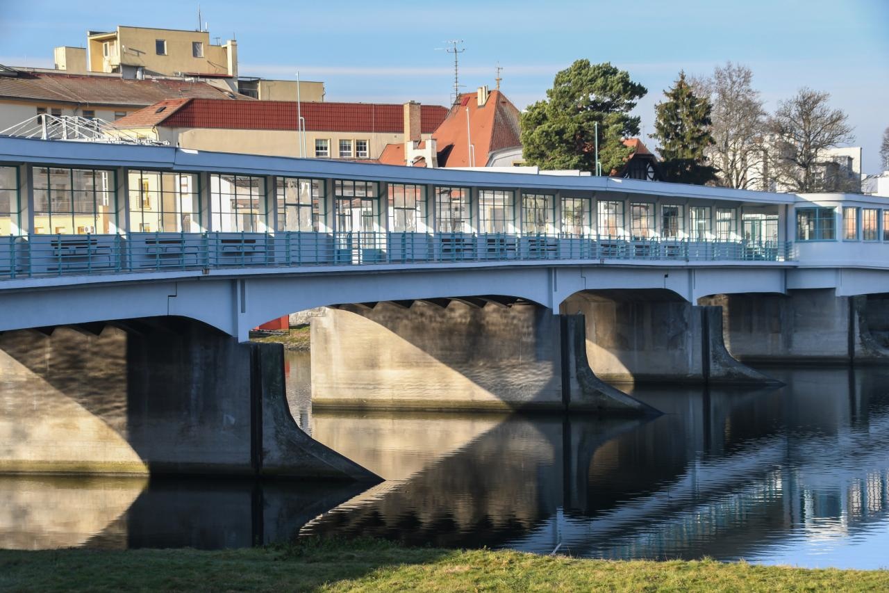 Kolonádový most Piešťany.jpg