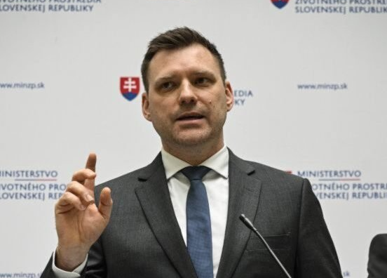 MINISTRO AMBIENTE.PNG