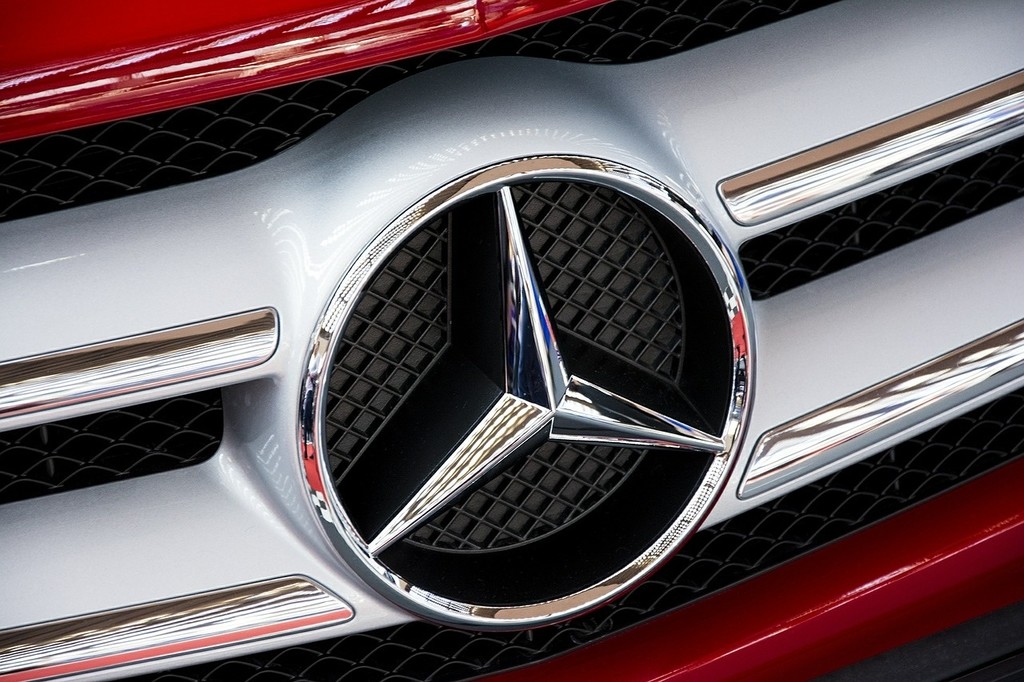 mercedes-564949_1280.jpg