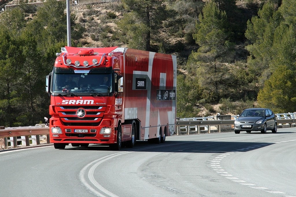camion-1402735_1280.jpg