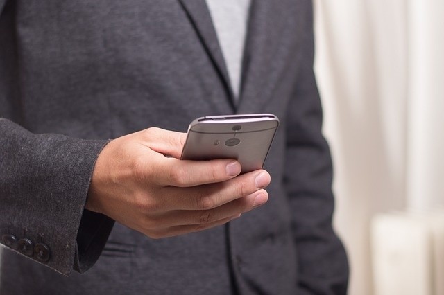 telephone-586268_640.jpg